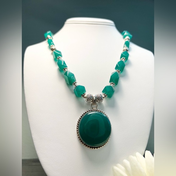 GREEN QUARTZ NECKLACE - Picture 10 of 11